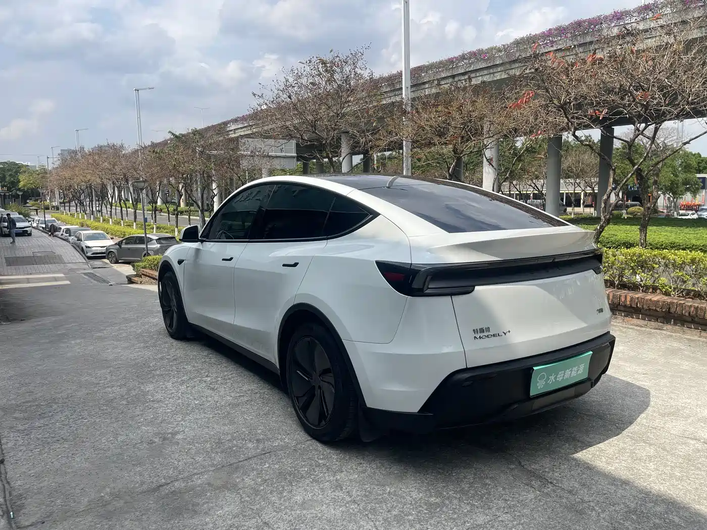 TESLA MODEL Y