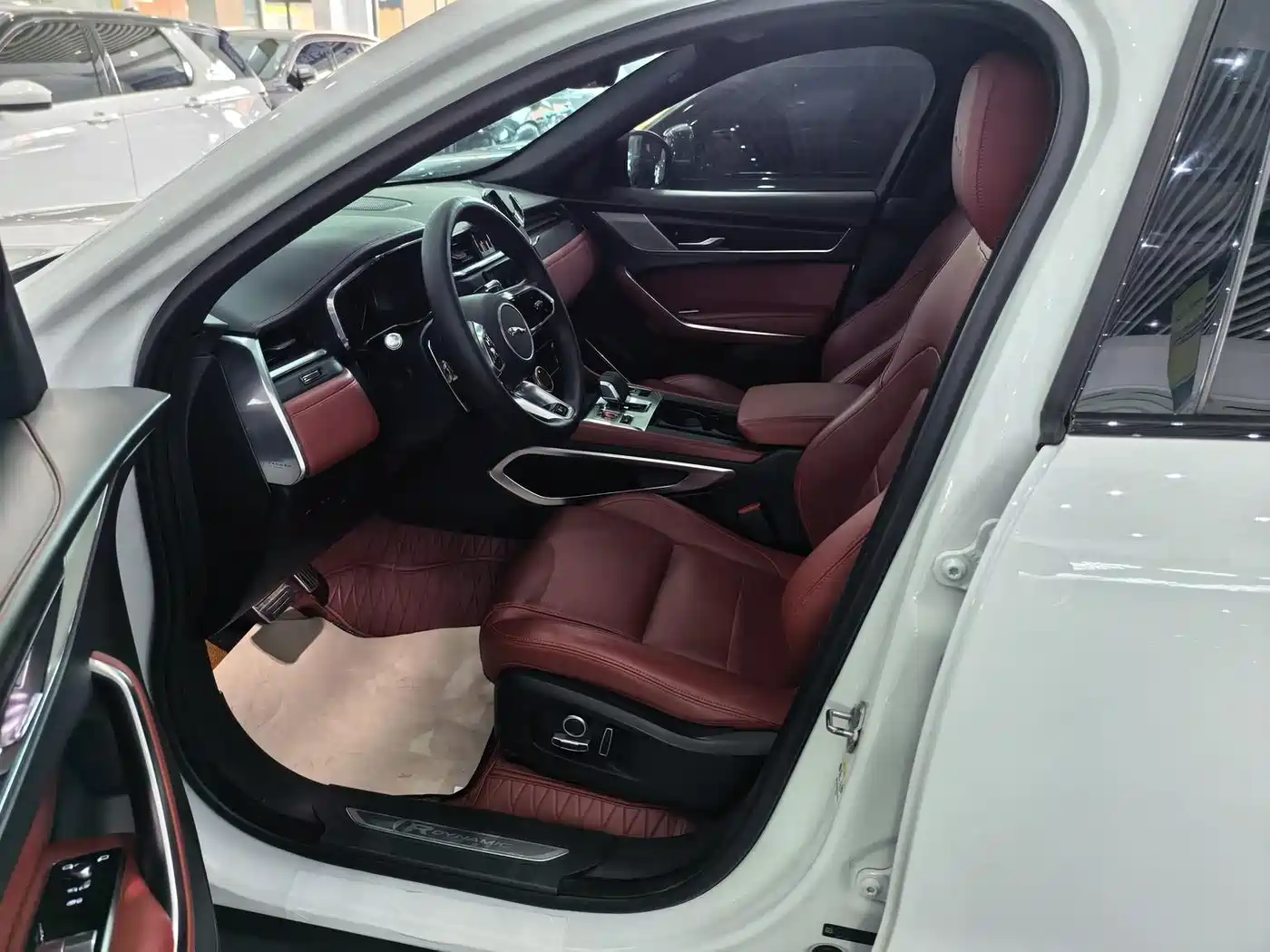 Jaguar F-PACE 2023 2022 P250 R-Dynamic BLACK