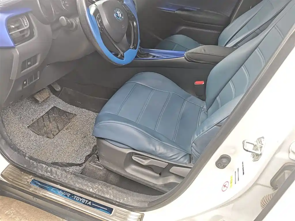 Toyota C-HR 2018 2.0L Luxury Edition China V фото 22