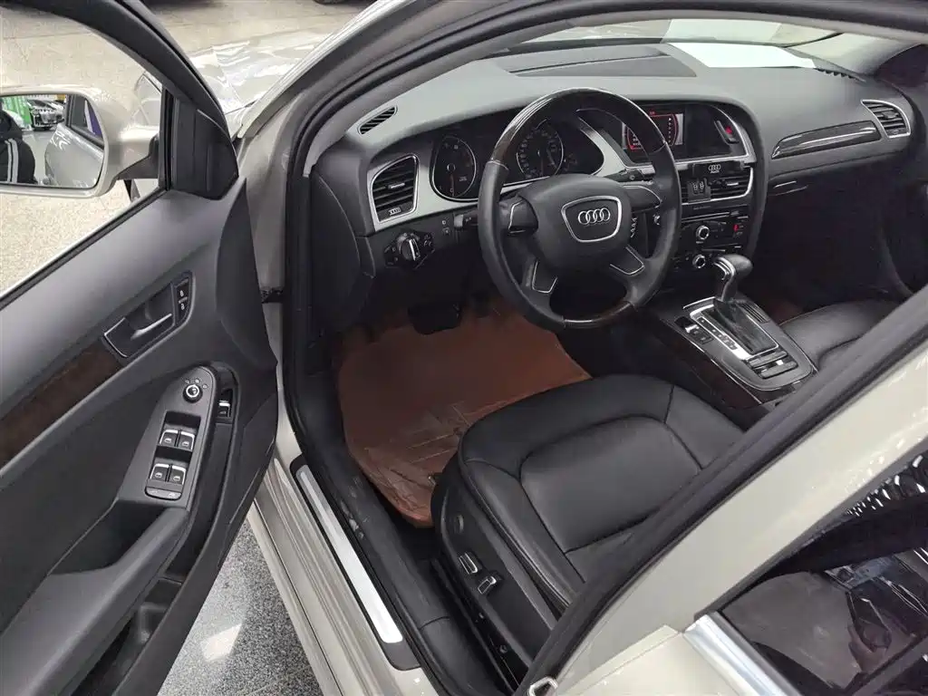 Audi A4L 2015 30 TFSI Auto Comfort фото 12