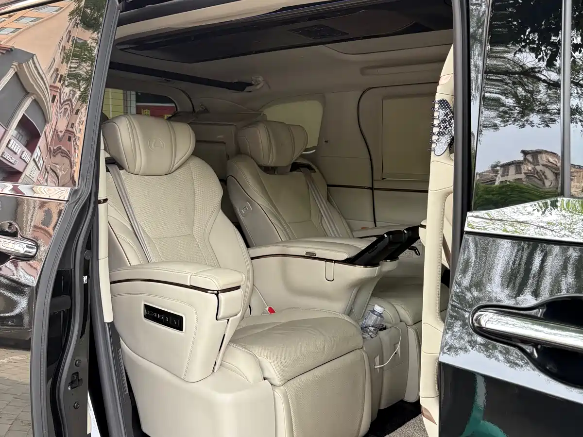 Lexus LM 2023 350h 7-Seater Elegance Edition фото 10