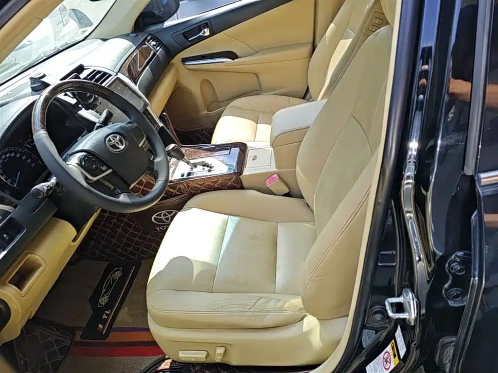 Toyota Camry 2015 2.0G Leading Edition фото 15