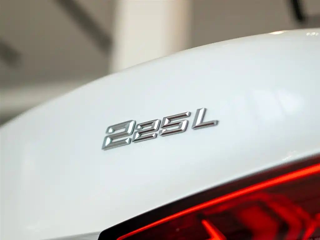 BMW 2 Series 2025 225L M Sport Package фото 10