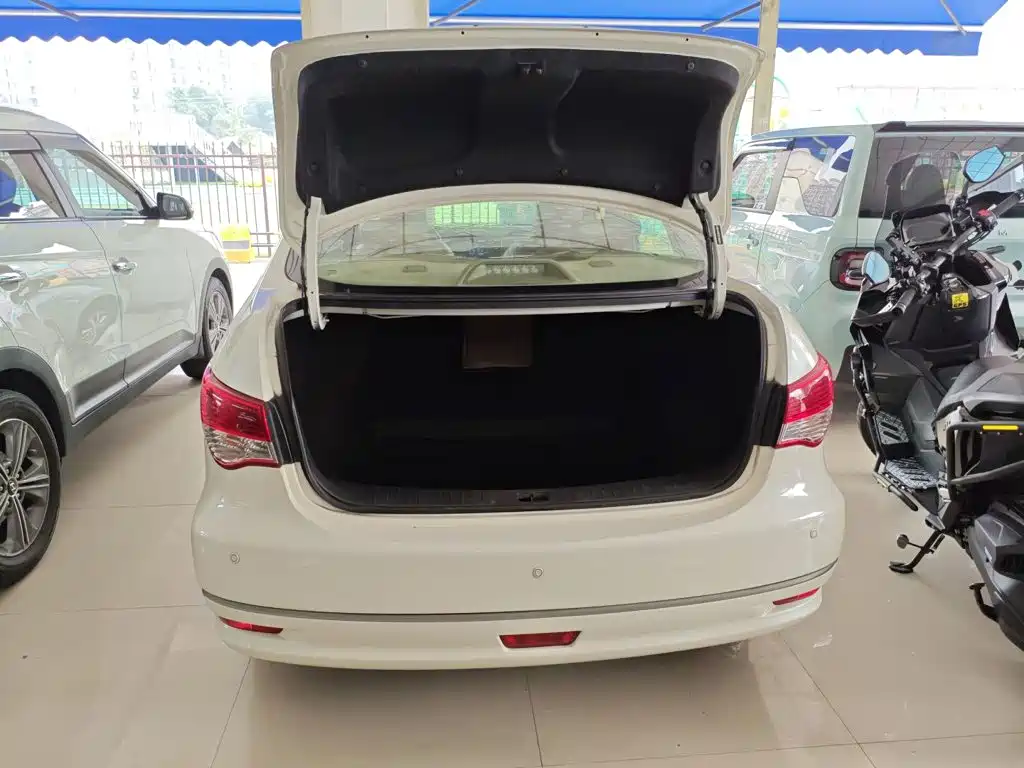 Фото 9 - Nissan Sylphy