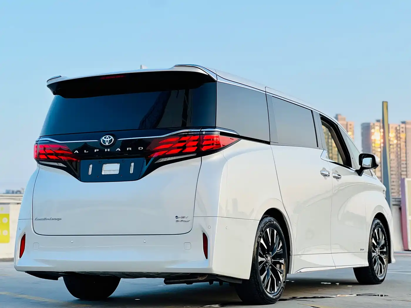 Toyota Alphard 2024 Hybrid 2.5L Ultimate Enjoyment Edition фото 12