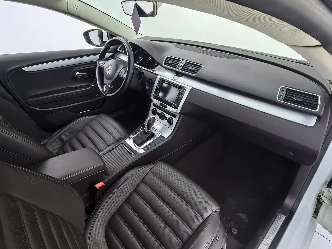 Volkswagen FAW-Volkswagen CC 2018 1.8TSI Luxury фото 7