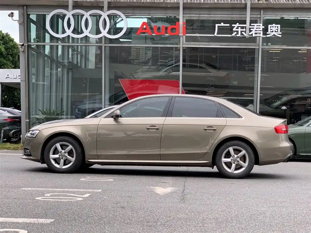 Audi A4L 2013 35 TFSI Automatic Standard фото 3