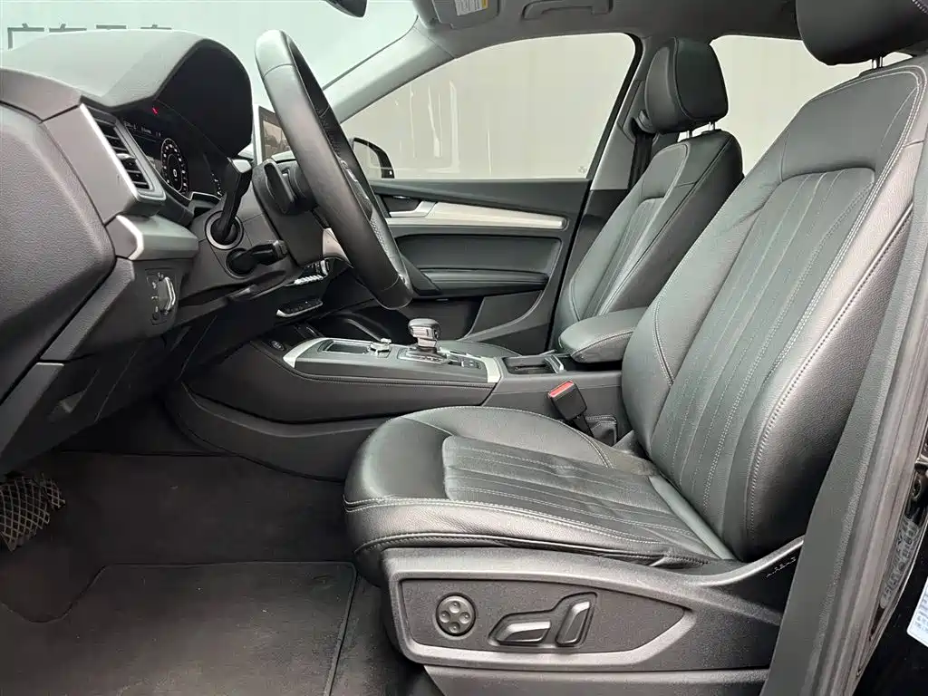 Audi Q5L 2020 Facelift 40 TFSI Honor Fashion фото 16