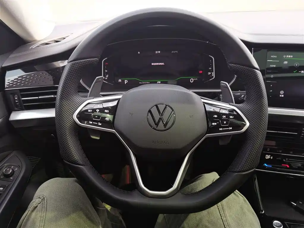 Volkswagen Passat 2022 330TSI Luxury Edition фото 7