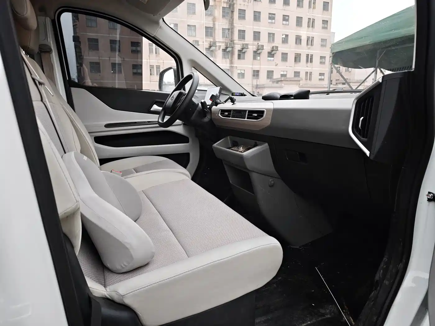 CHANGAN ACROSS THE STARLIGHT EV