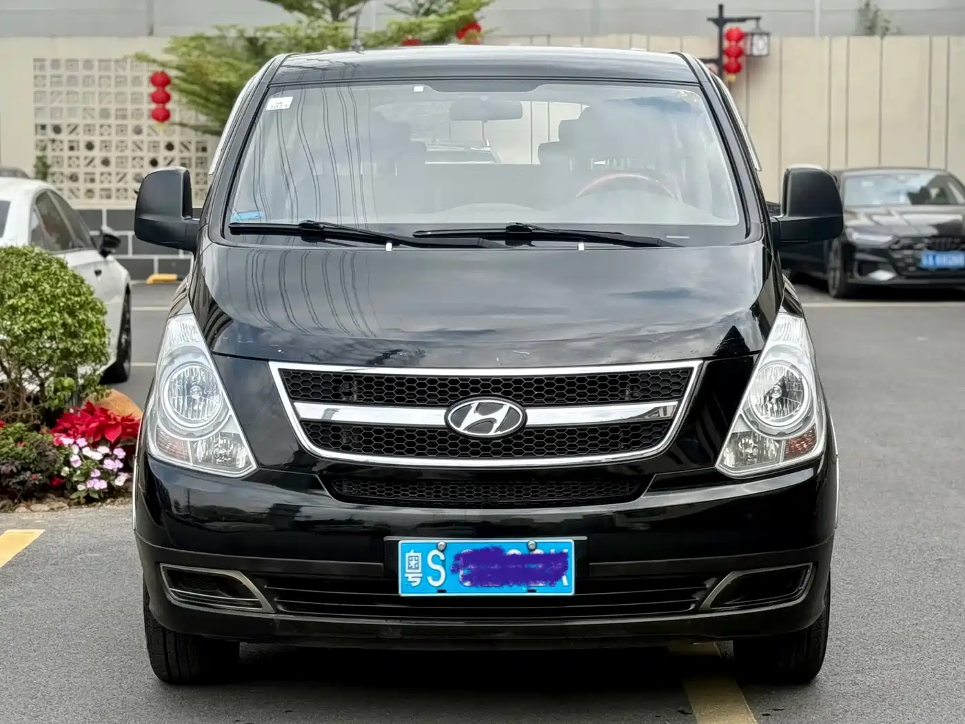 Hyundai H-1 Grand Starex 2011 2.4L Luxury Edition фото 2