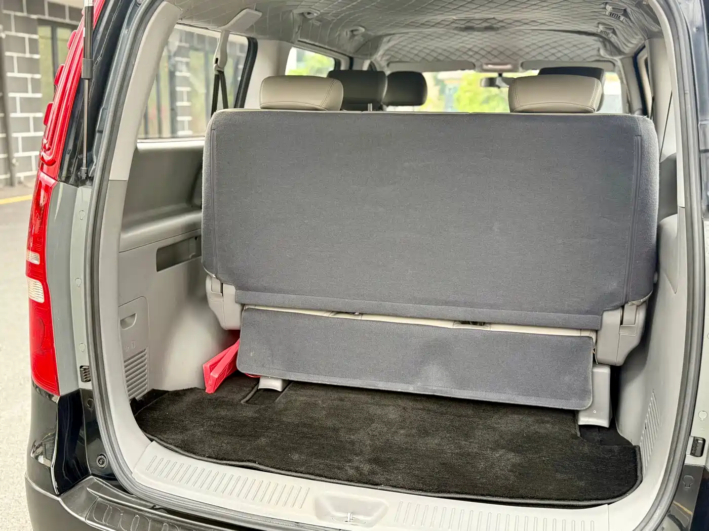 Hyundai H-1 Grand Starex 2011 2.4L Luxury Edition фото 15
