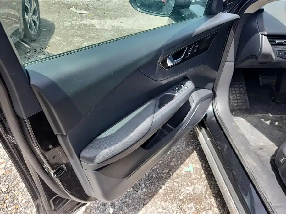 Hongqi E-QM5 2023 Facelift Basic Travel Edition фото 7