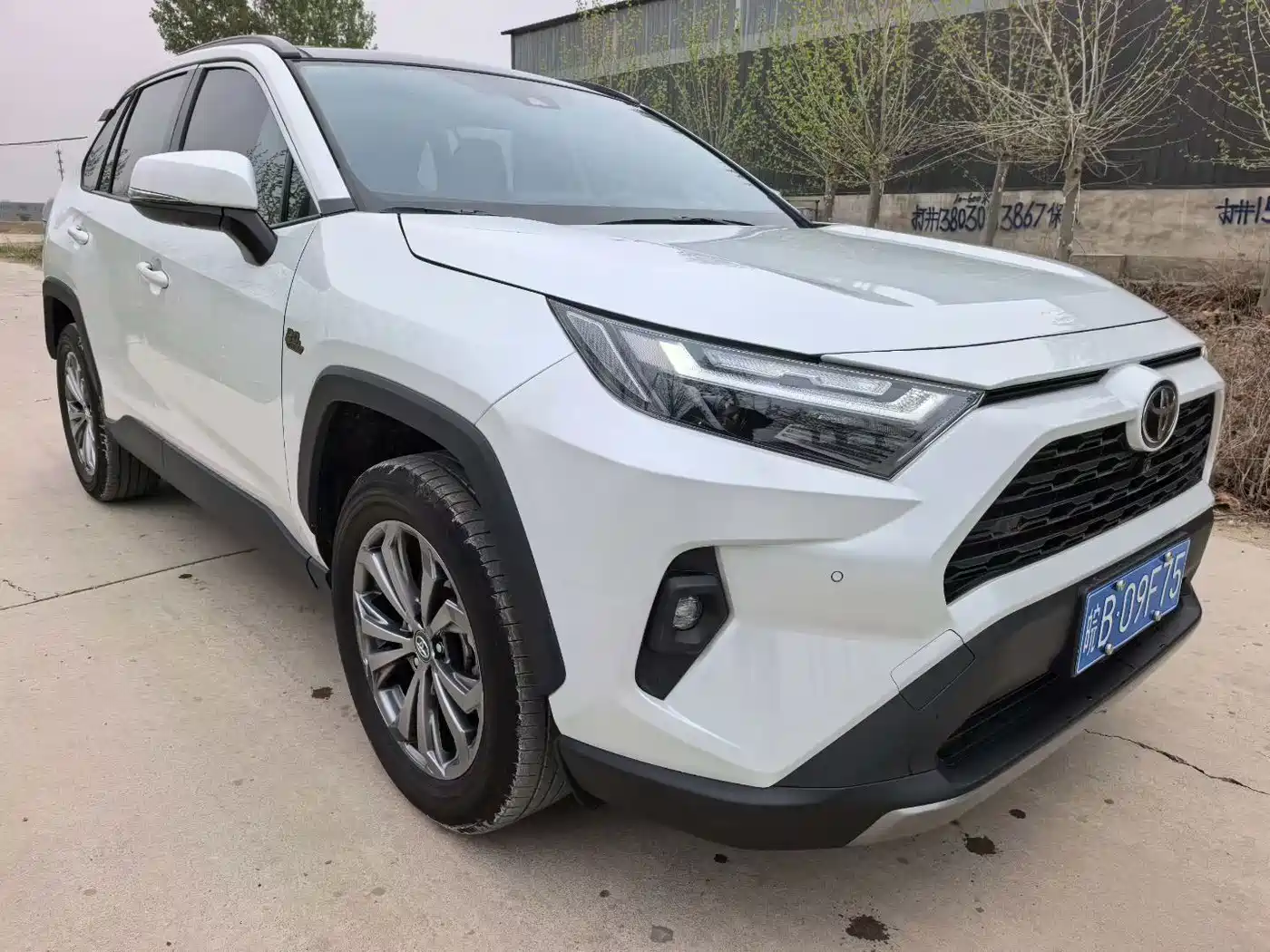 Toyota RAV4 Rongfang 2023 2.0L CVT 2WD 20th Anniversary Platinum Edition фото 3