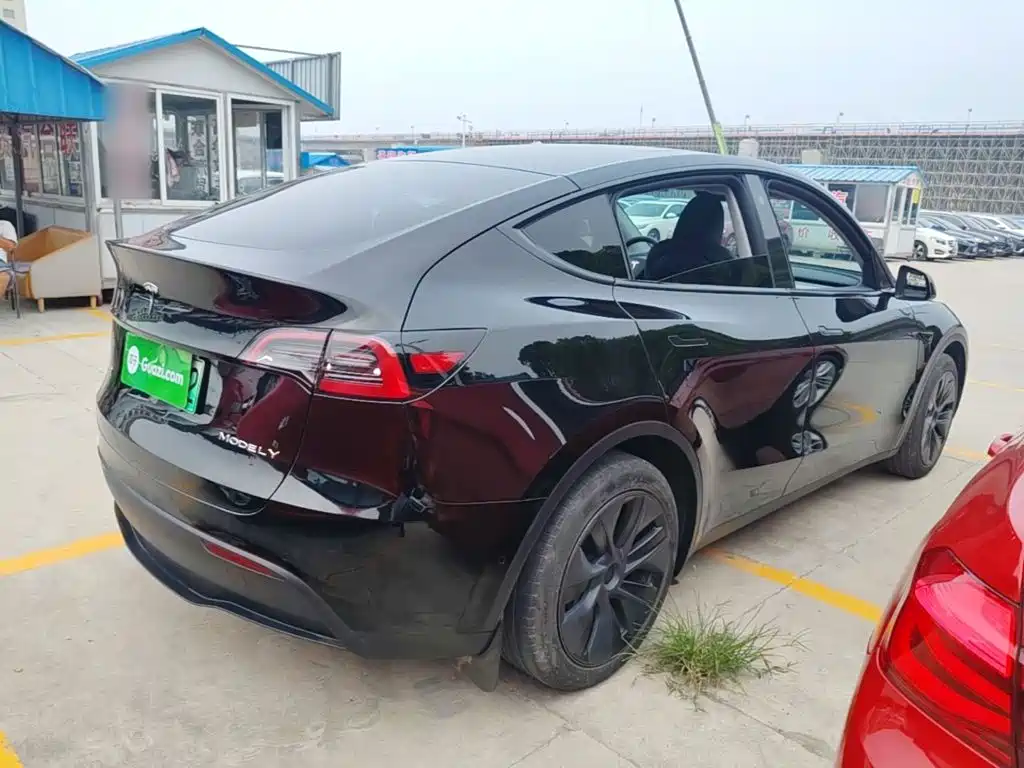 Photo 7 - Tesla Model Y