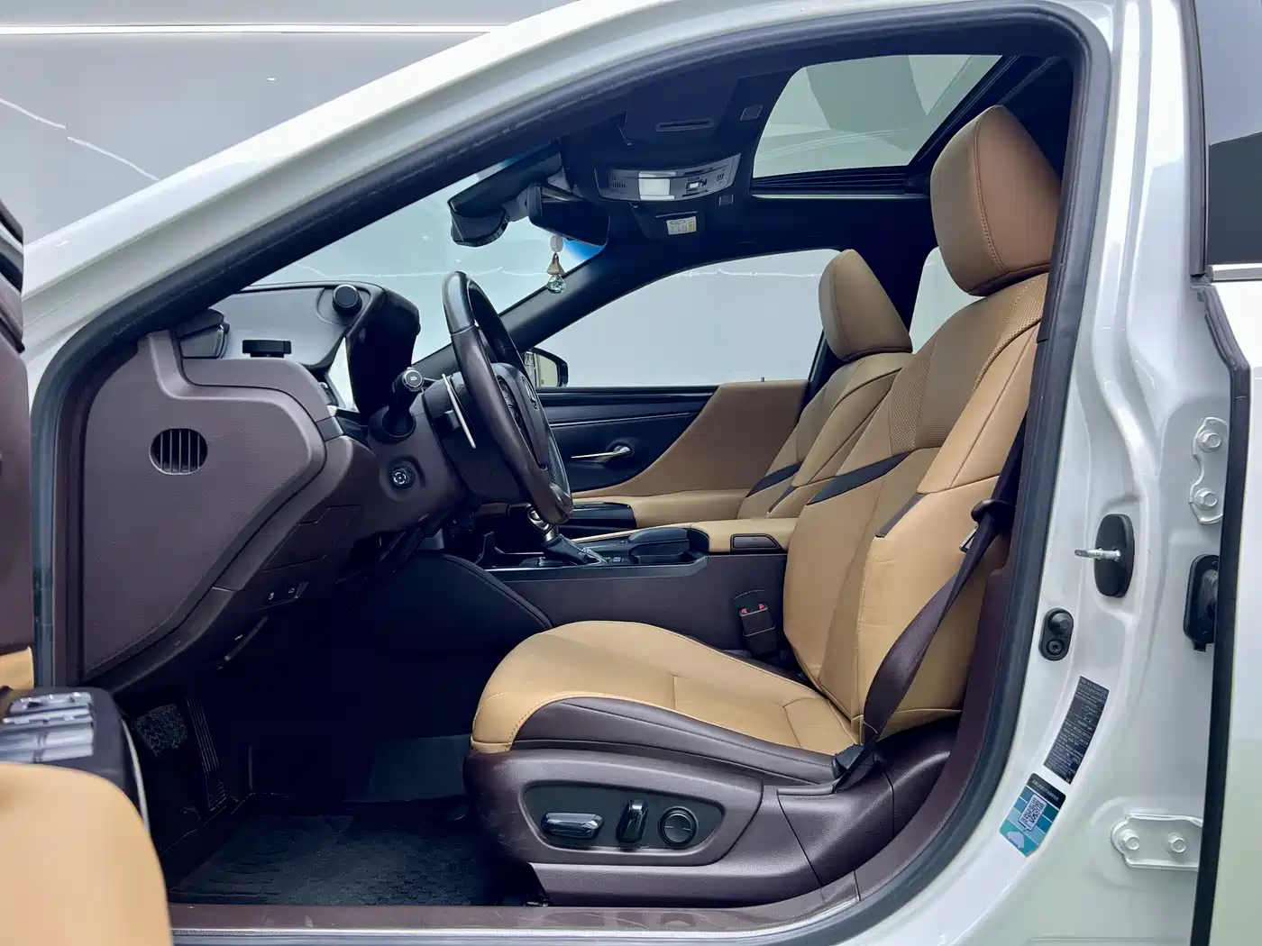 Lexus ES 2018 300h Excellence Edition China V фото 4