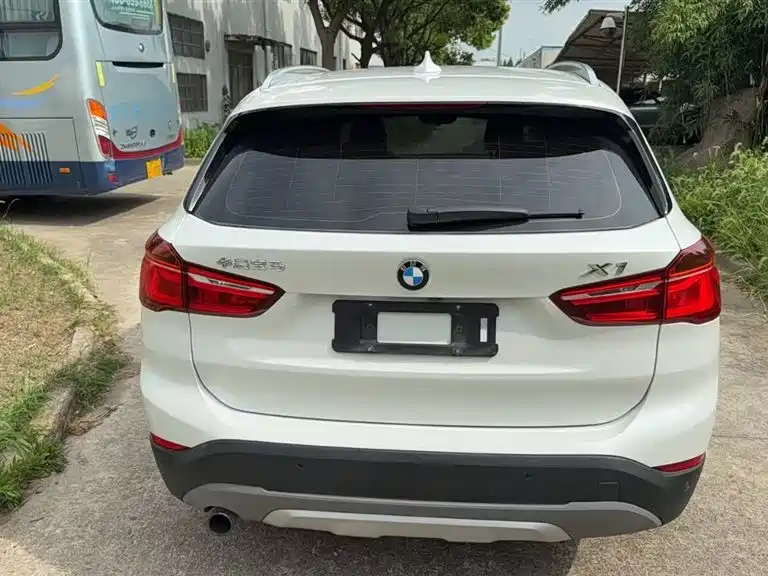 BMW X1 2016 sDrive18Li Luxury Model фото 8