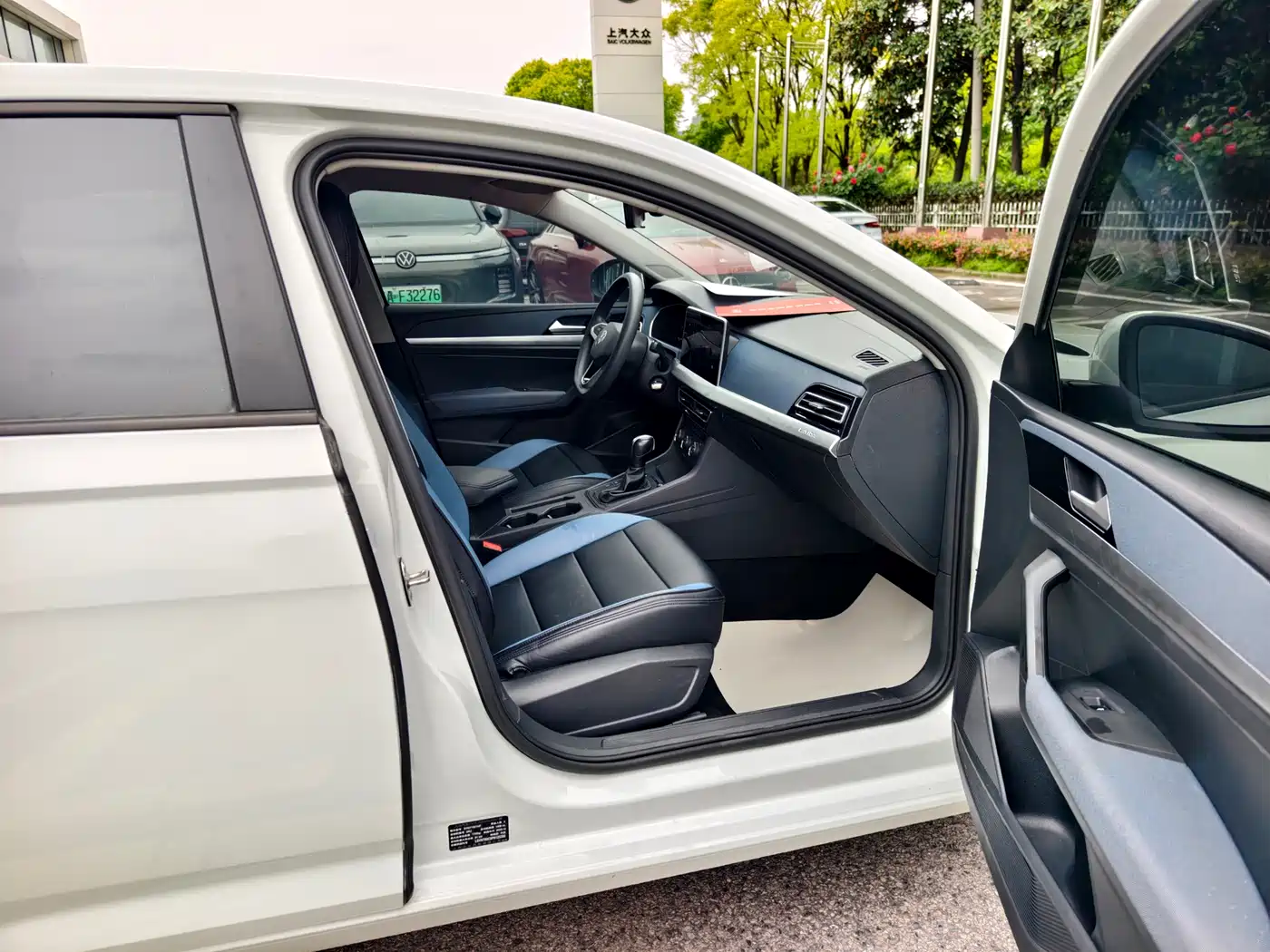 Volkswagen Lavida 2023 Facelift 1.5L Auto Comfort Edition фото 4