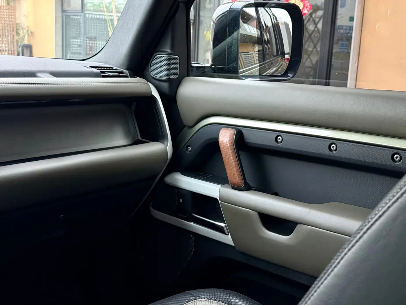 Land Rover Defender 2021 110 P400 X-DYNAMIC HSE фото 8