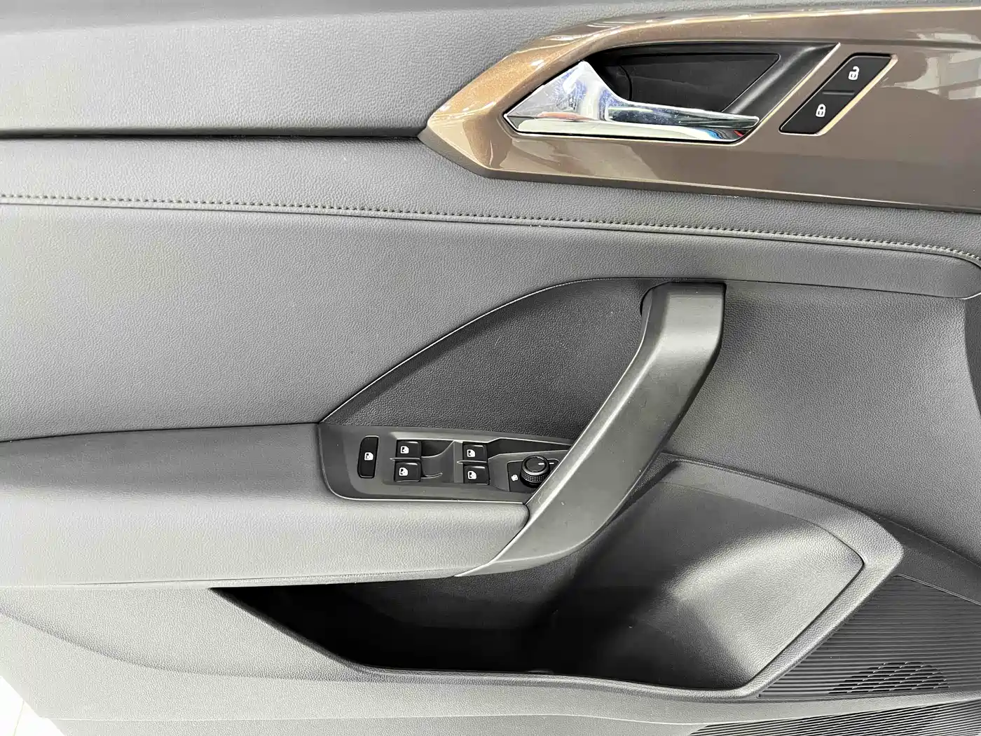 Volkswagen Tharu 2022 280TSI FWD Luxury Edition фото 8