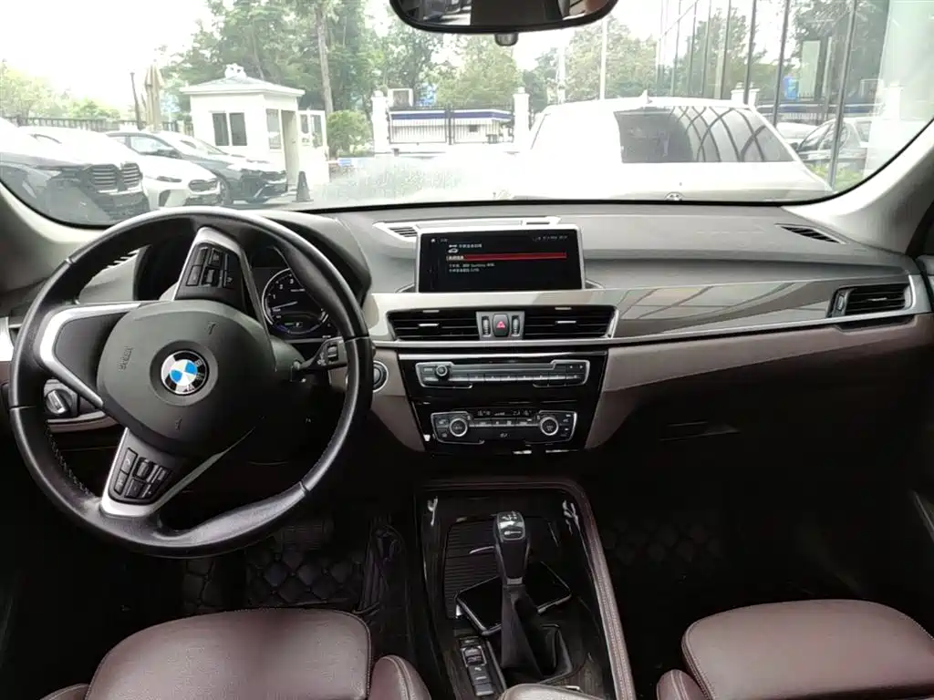 BMW X1 New Energy 2019 xDrive25Le Range Upgrade Edition фото 13