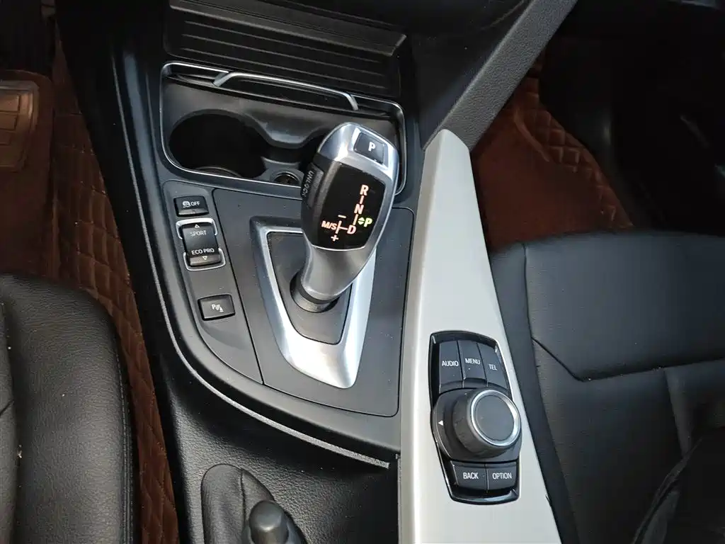 BMW 3 Series GT 2017 320i Fashion фото 14
