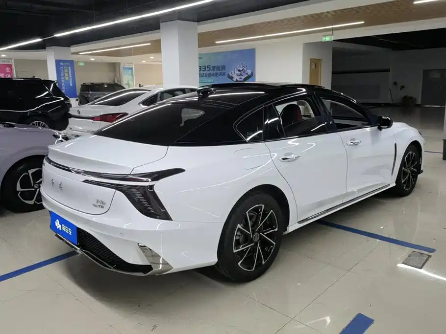 2025 Hongqi H6