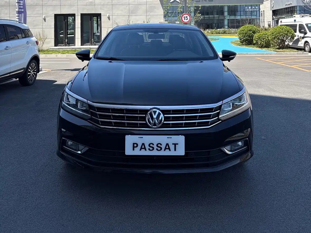 Volkswagen Passat 2017 330TSI DSG Prestige фото 2