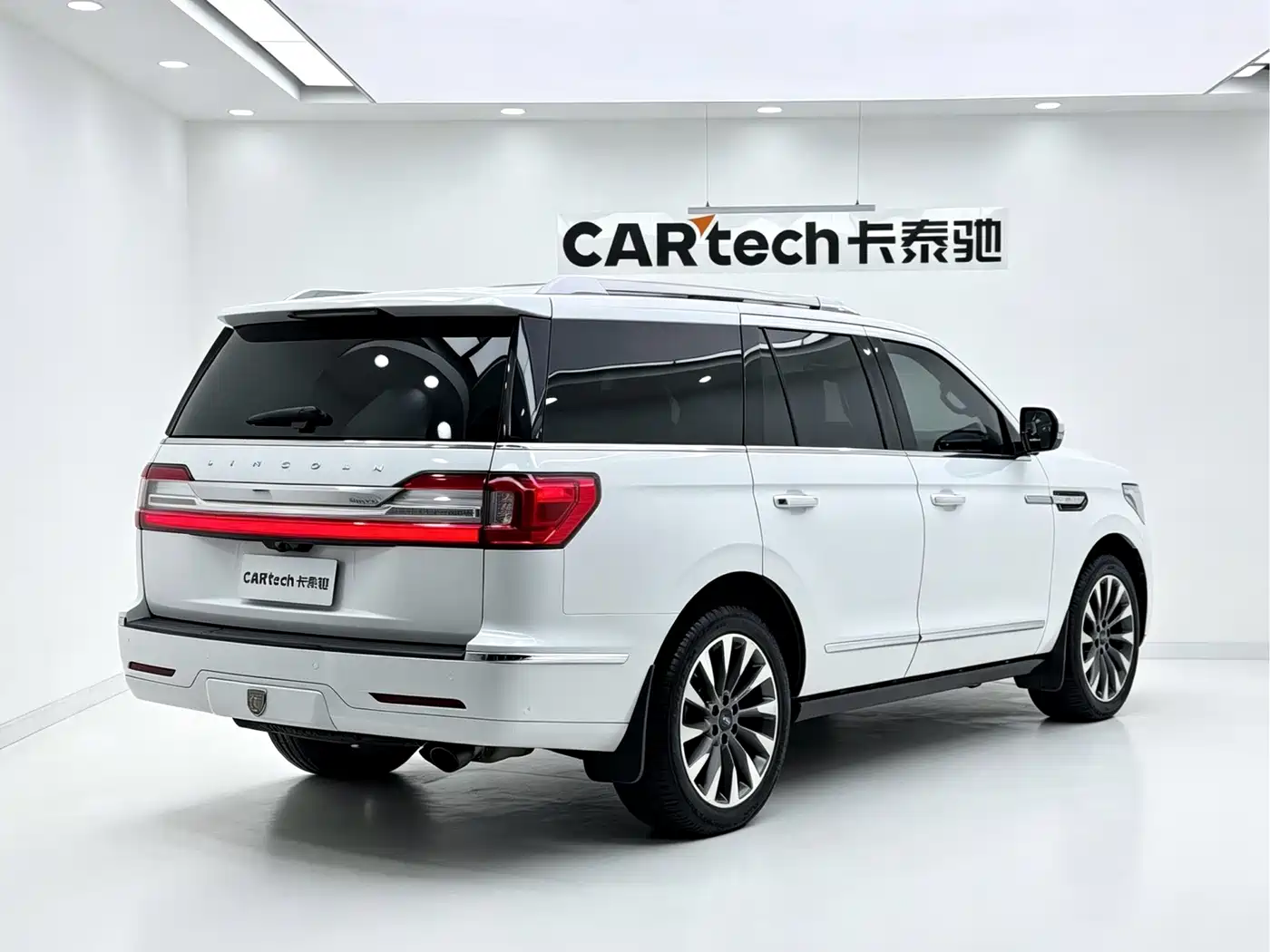 Фото 7 - Lincoln Navigator