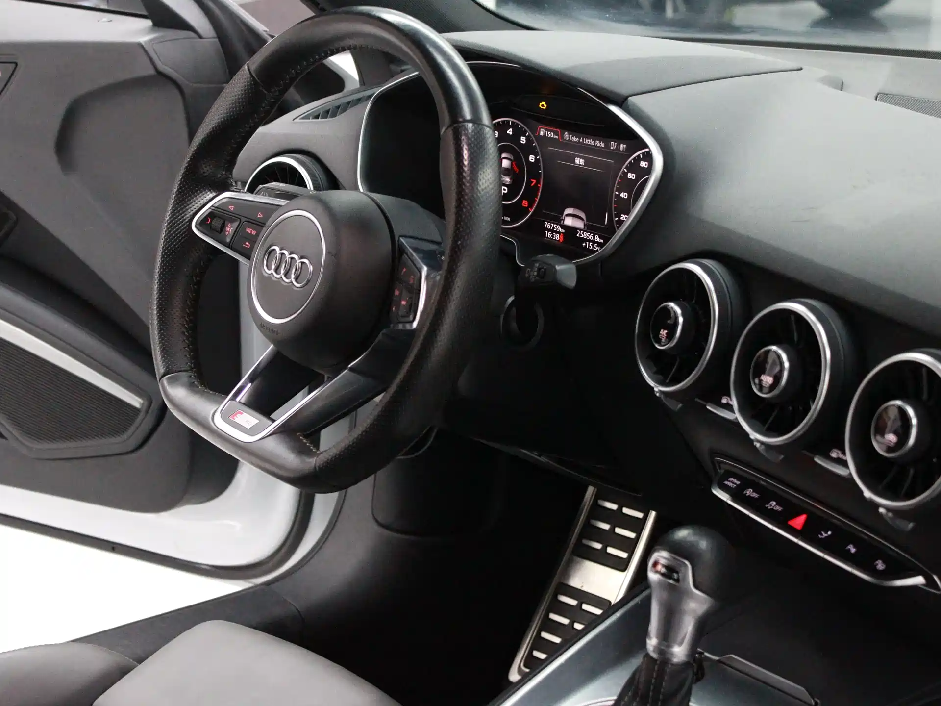Фото 18 - Audi TT