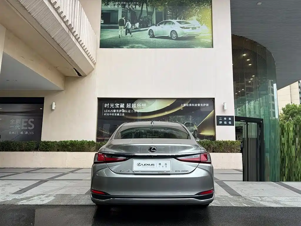 Фото 4 - Lexus ES