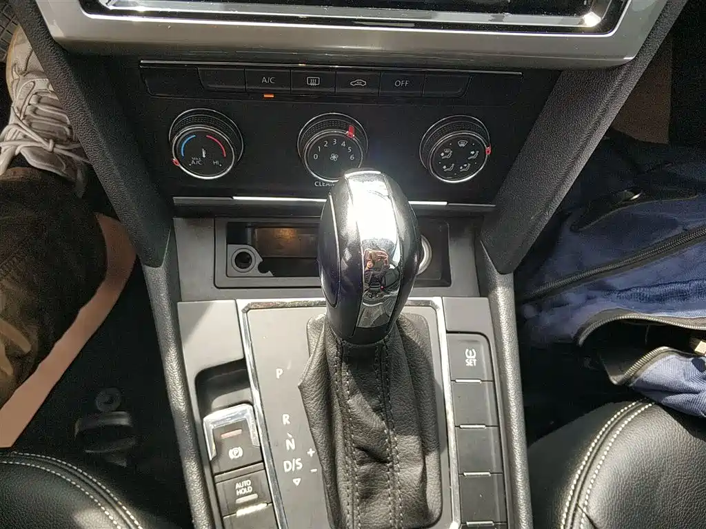 Volkswagen Lamando 2015 230TSI DSG Style фото 14