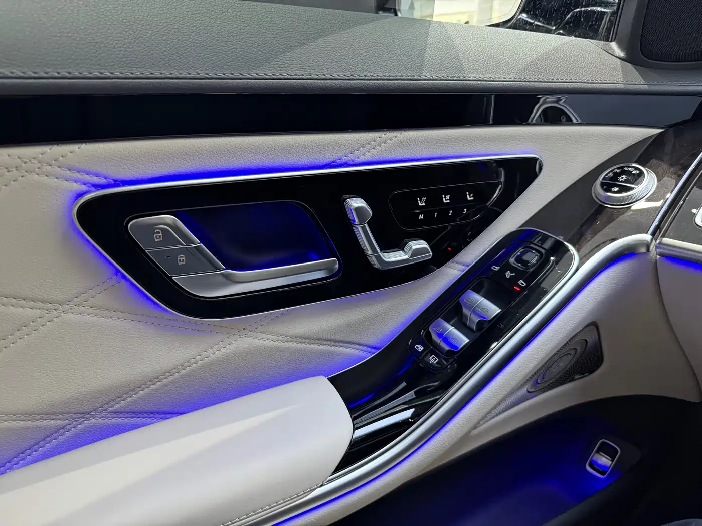 Mercedes-Benz Maybach S-Class 2025 Model S 480 4MATIC фото 12