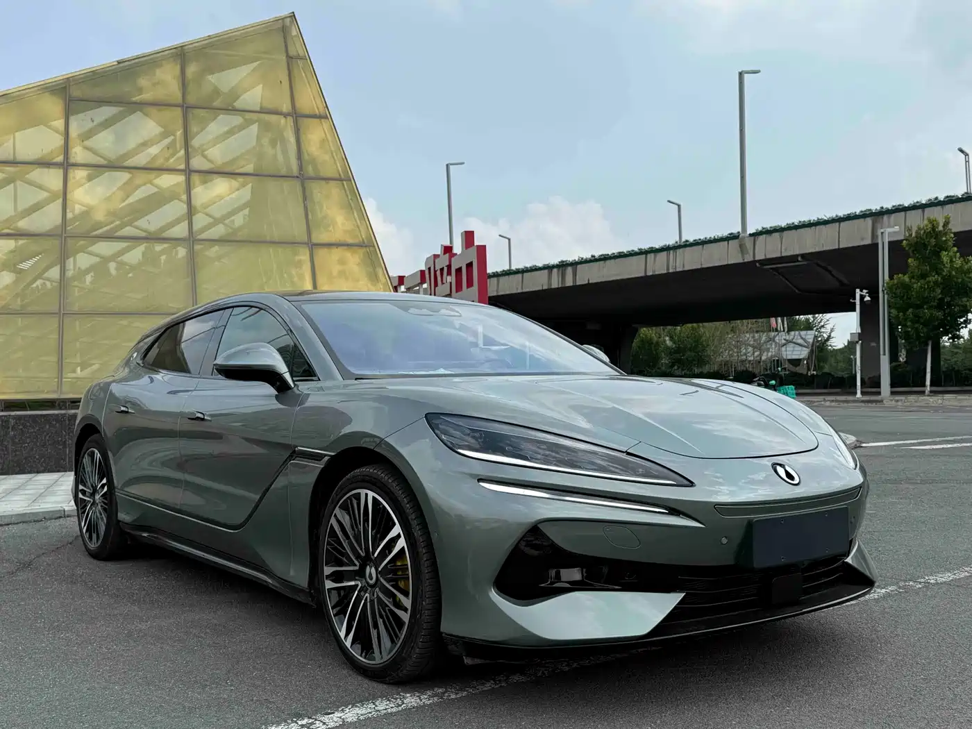 Denza Z9GT 2025 2024 Model 1100 AWD Max Edition