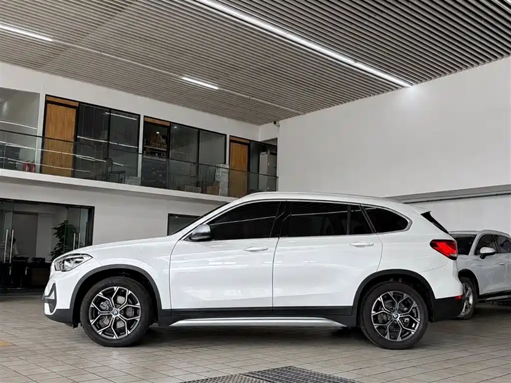 BMW X1 2022 sDrive20Li Premium фото 8