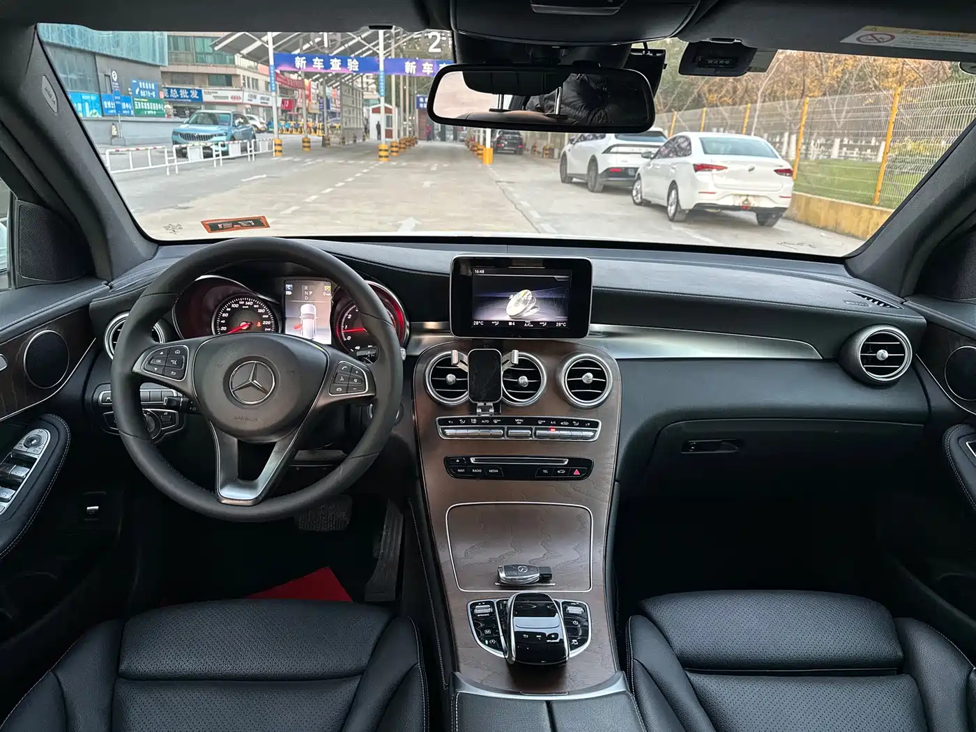 Mercedes-Benz GLC 2018 GLC 300 4MATIC Dynamic фото 13