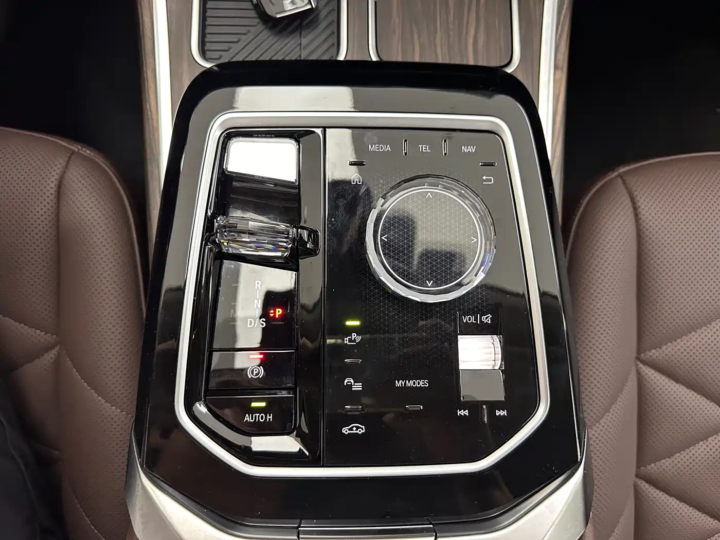 BMW 7 Series 2023 Model 735Li M Sport Package фото 30
