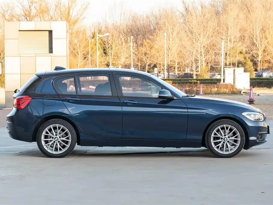 BMW 1 Series (Import) 2015 120i Leading фото 6