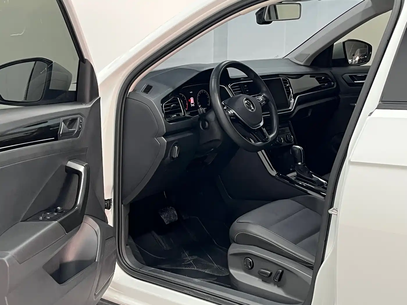 VOLKSWAGEN T ROC EXPLORING SONGS