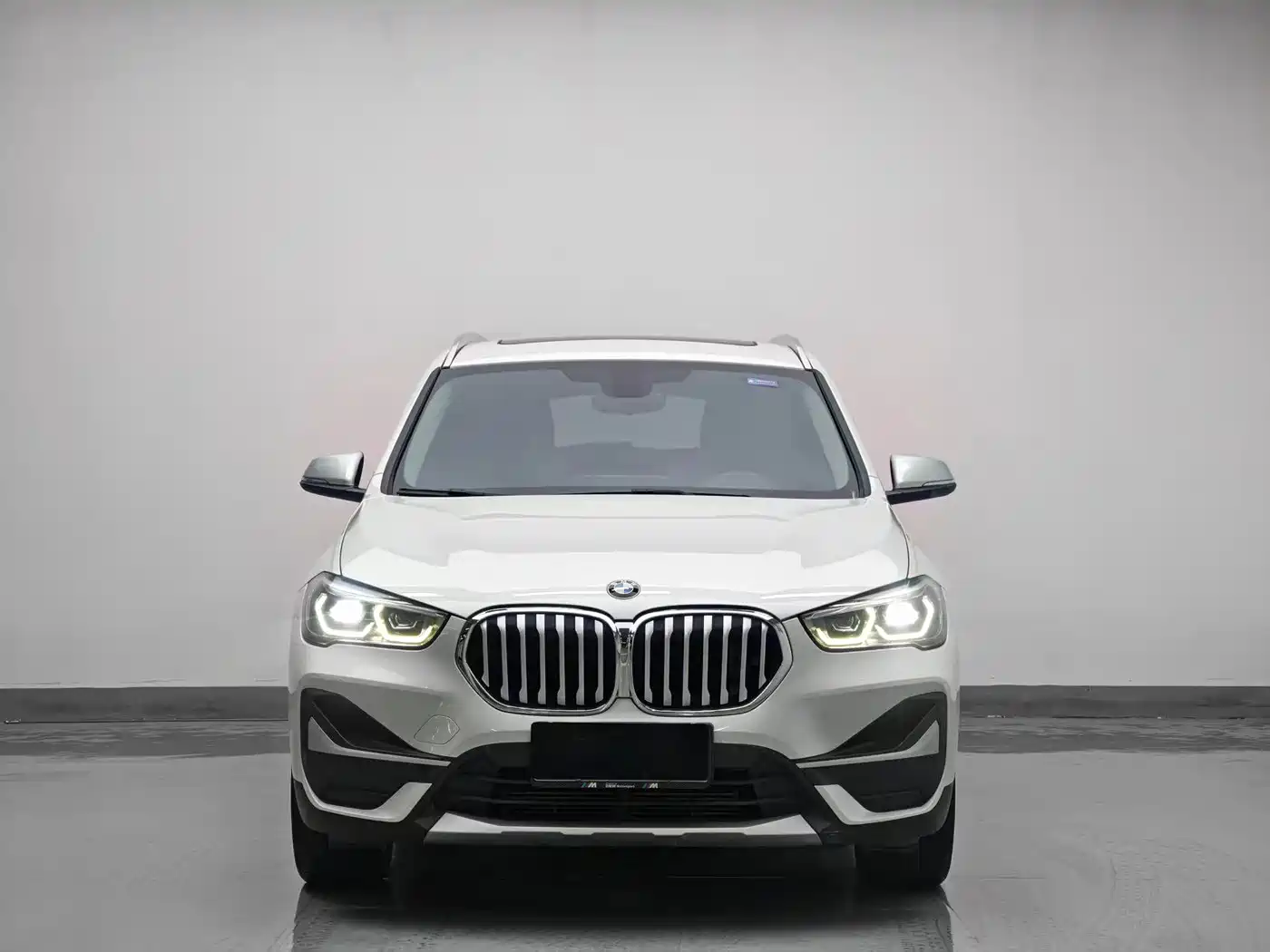 BMW X1 2022 sDrive20Li Fashion фото 2