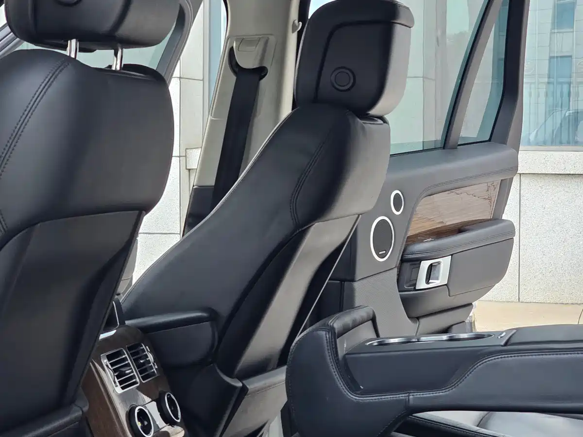 Land Rover Range Rover 2019 3.0 SC V6 Golden Age Edition фото 6