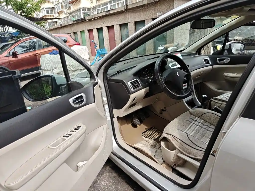 Peugeot 307 2014 2013 Hatchback 1.6L Manual Comfort