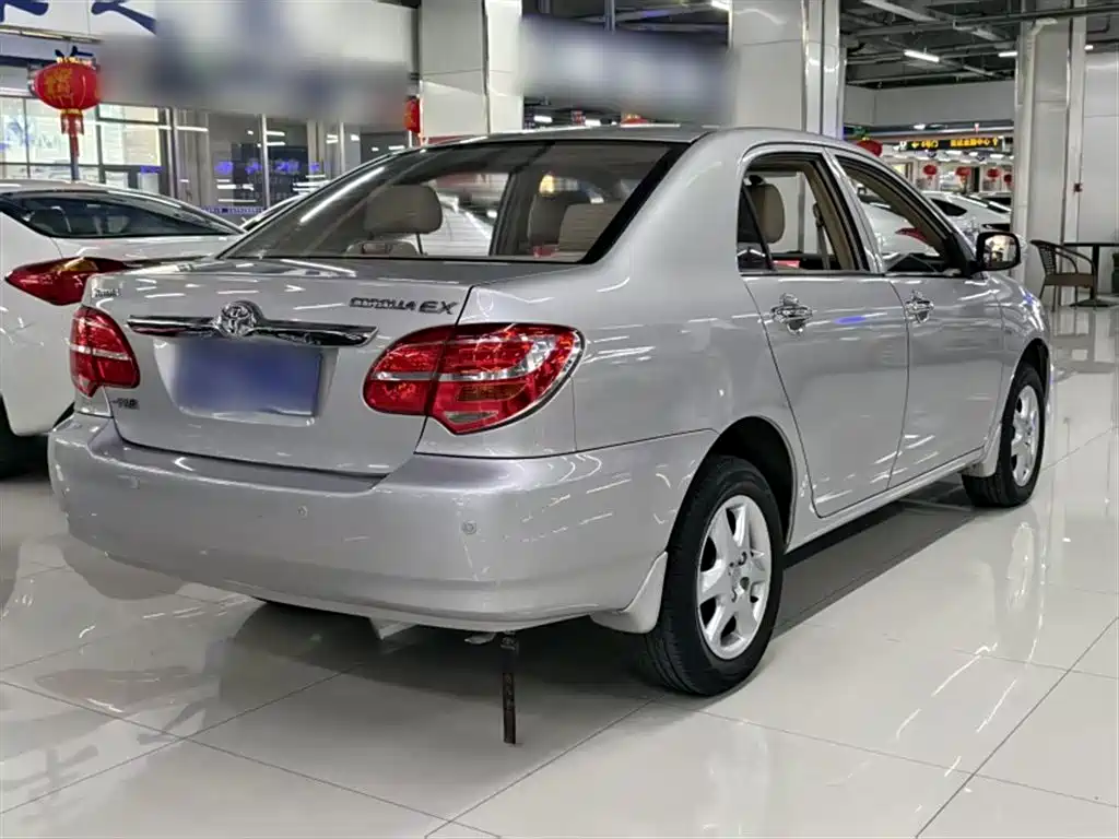 Toyota Corolla 2013 1.6L Manual Luxury Edition фото 8