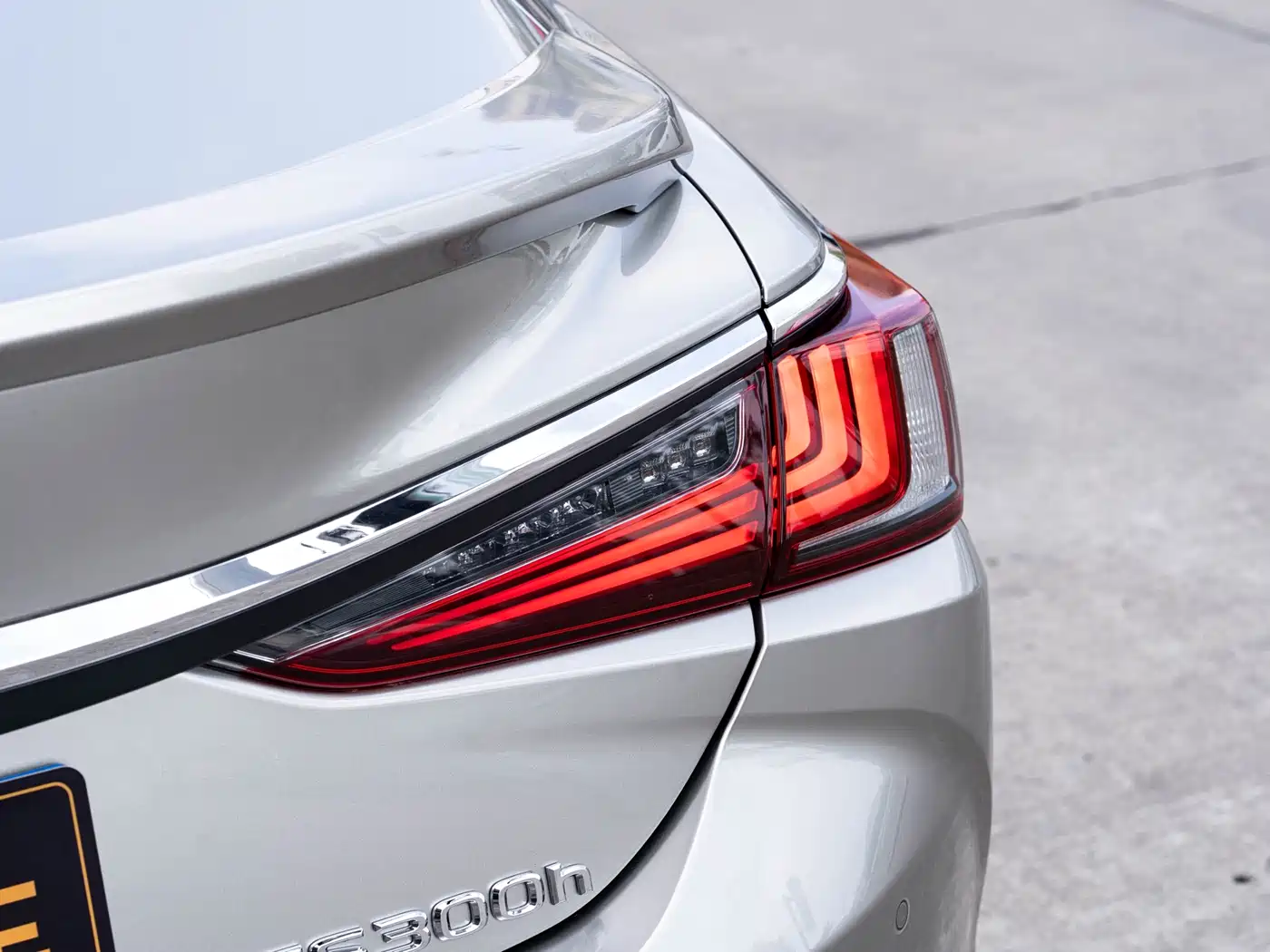 Lexus ES 2022 300h Ultimate Edition фото 7