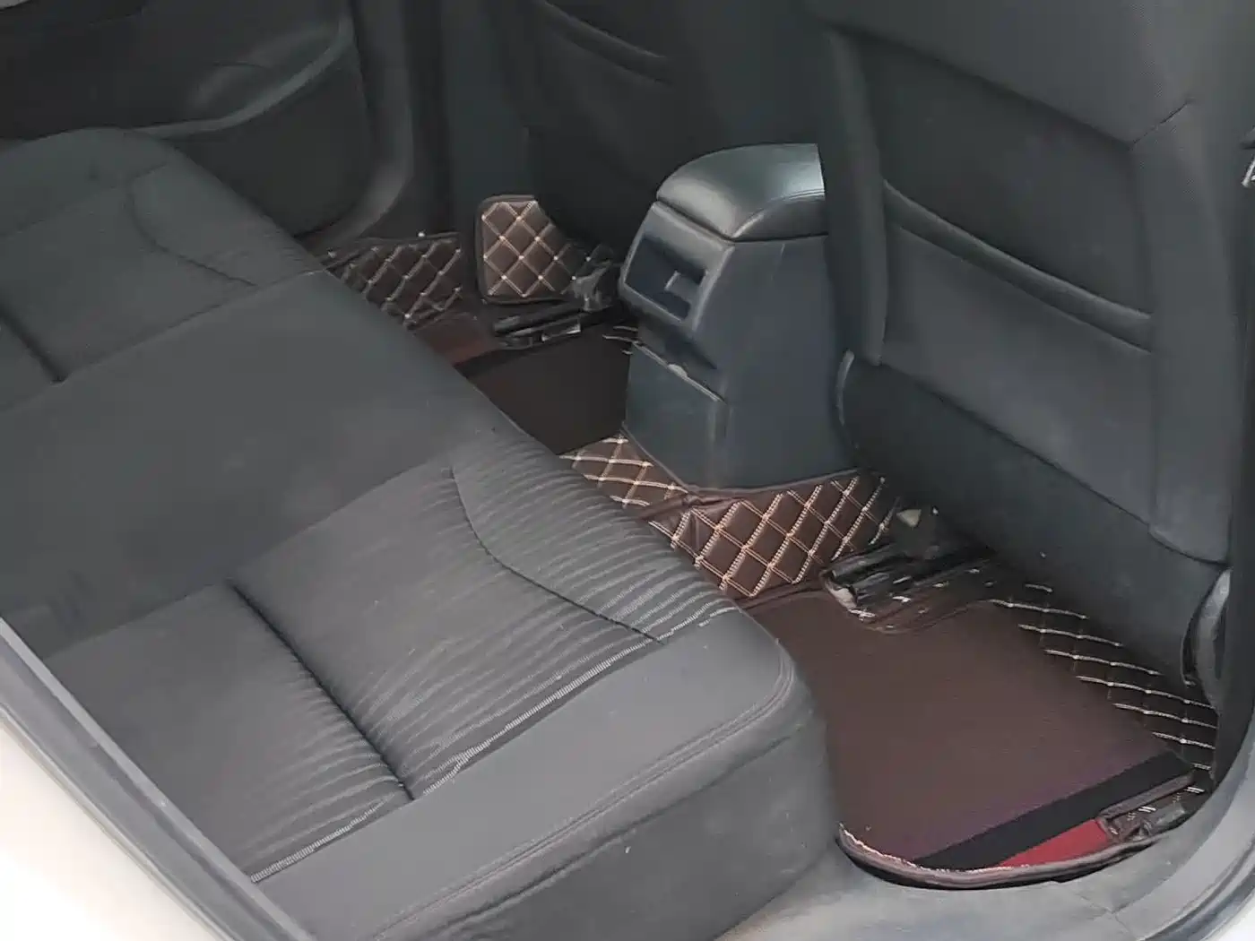 Peugeot 408 2013 1.6L Automatic Comfort Edition фото 9