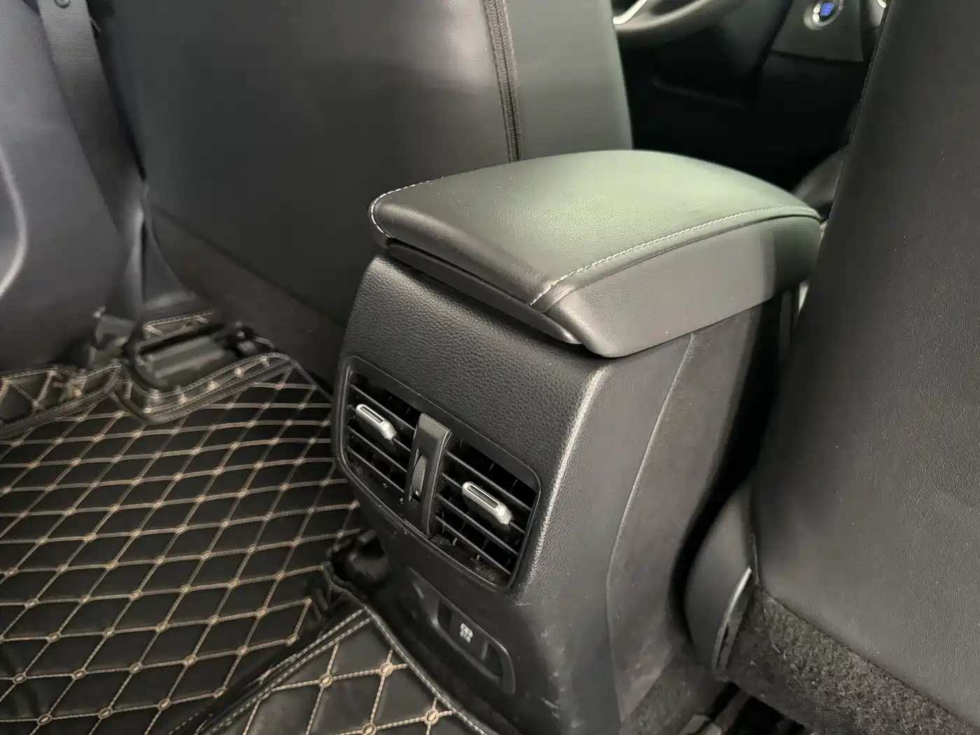Toyota Levin 2021 185T CVT Luxury Edition фото 13