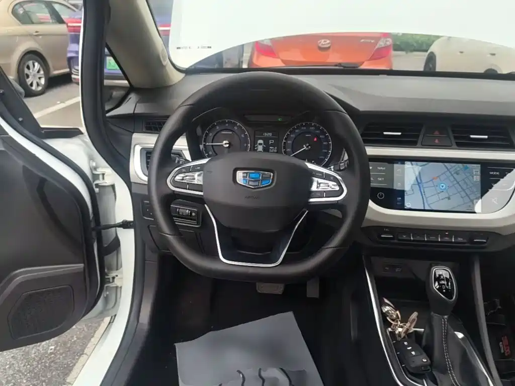 Фото 11 - Geely Vision X3