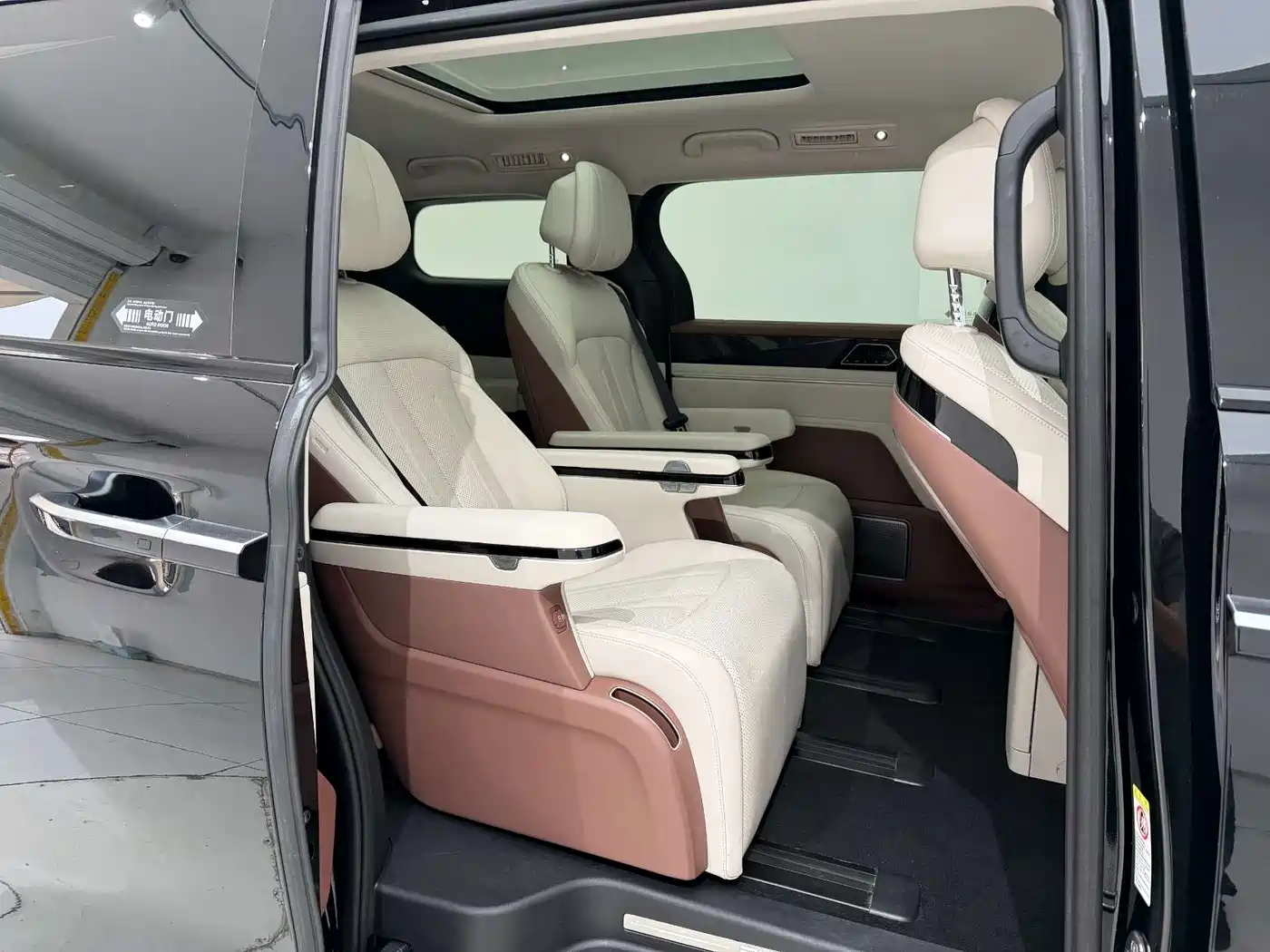 BYD Xia 2025 DM-i 1.5T 180km Surpass Edition фото 19