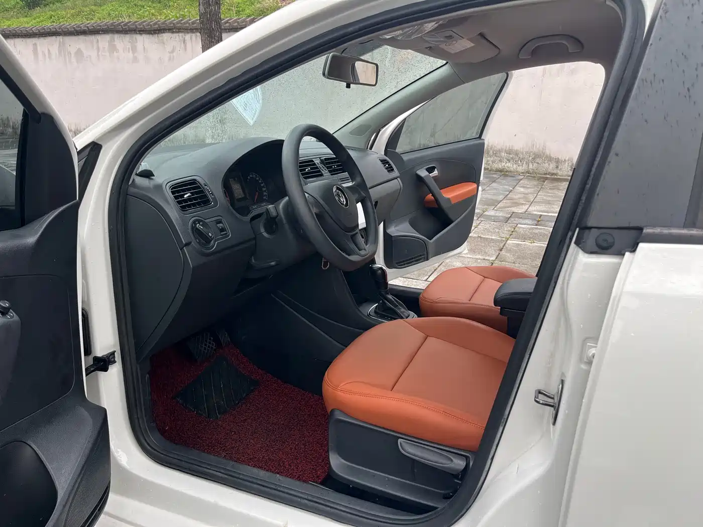 Volkswagen Polo 2016 1.4L Automatic Trend фото 4