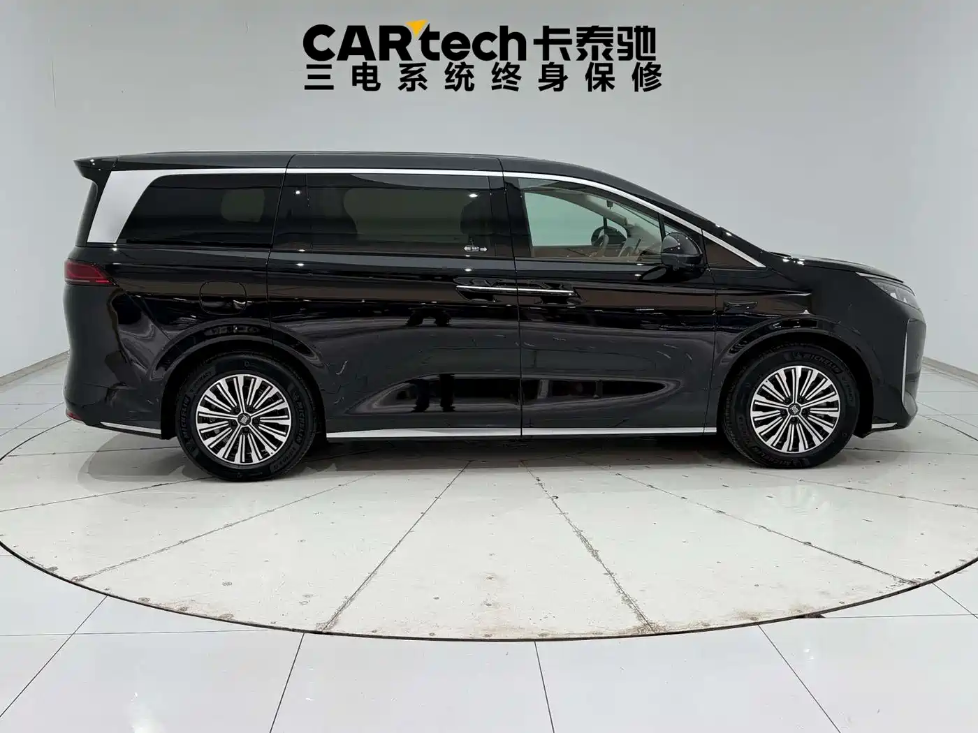 BYD Xia 2025 DM-i 1.5T 180km Surpass Edition фото 11